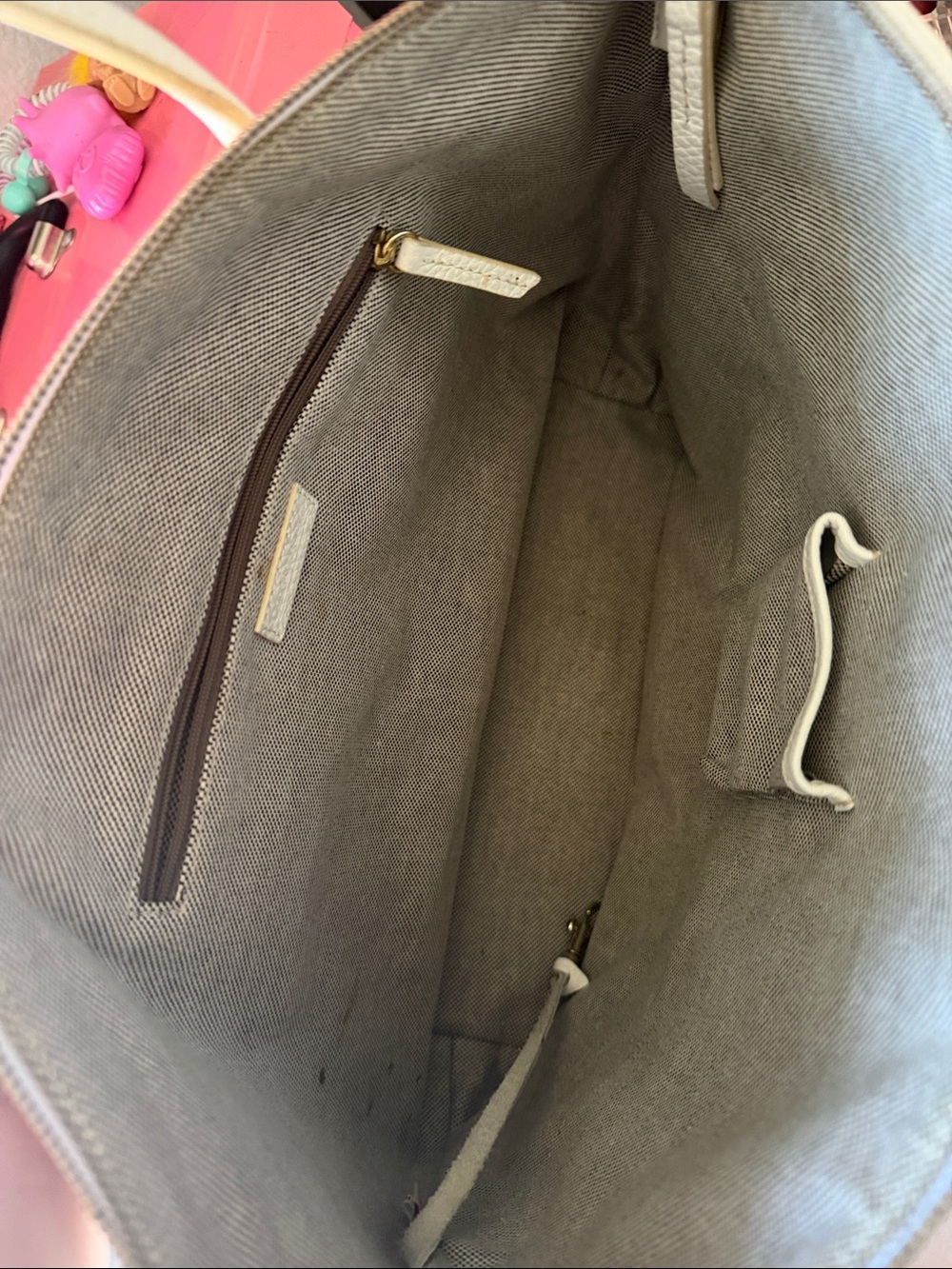 White Dooney & Bourke Pebbled Tote zipper with Front Pocket Detailing - Picture 5 of 7